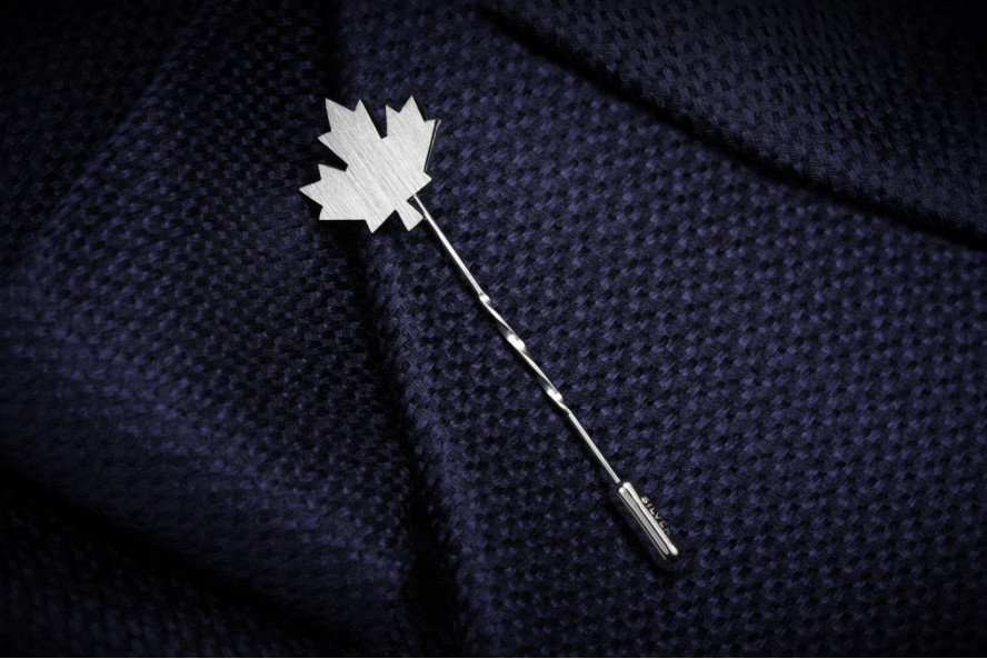 Pins do butonierki Liść Klonowy