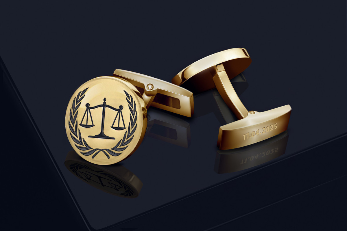Themis – vergoldete, runde...