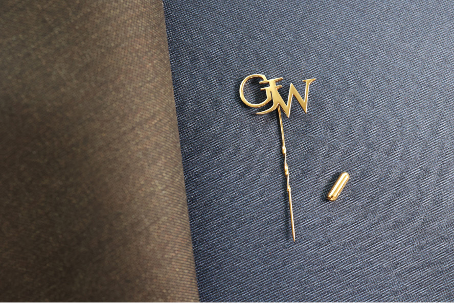 Verflochtenes Monogramm –...