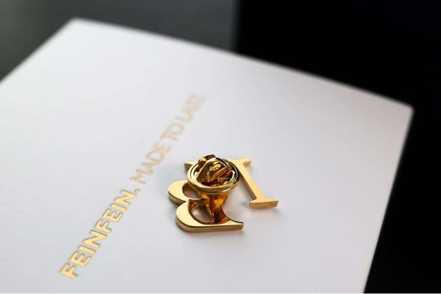 Verflochtenes Monogramm –...