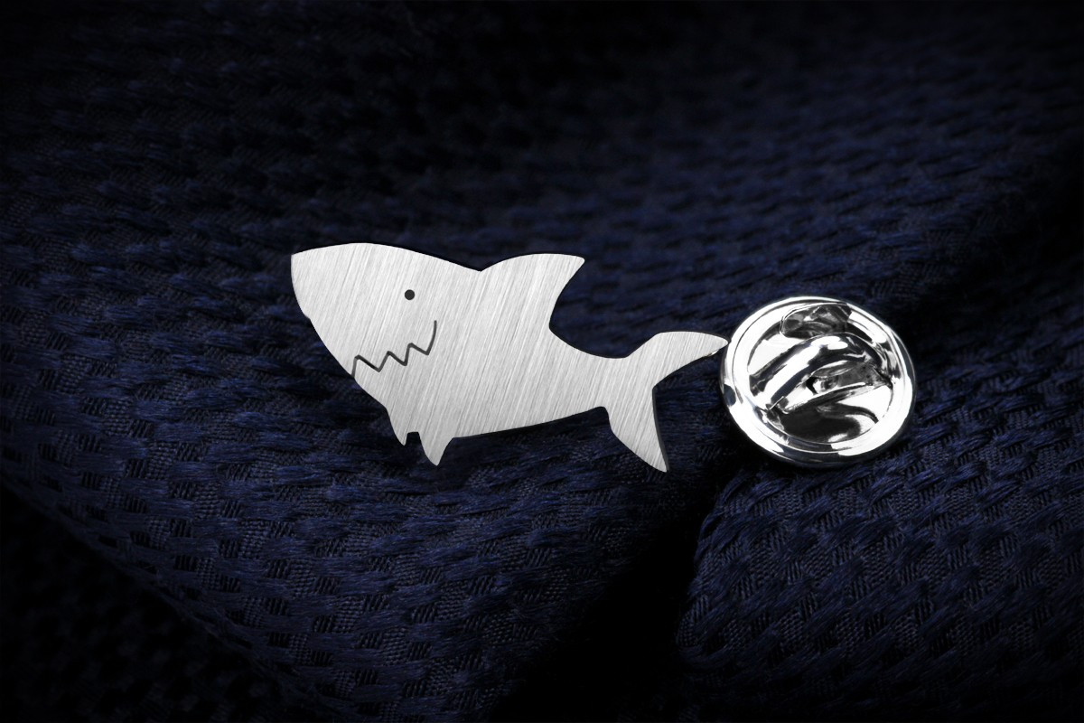 Pins do butonierki Rekin