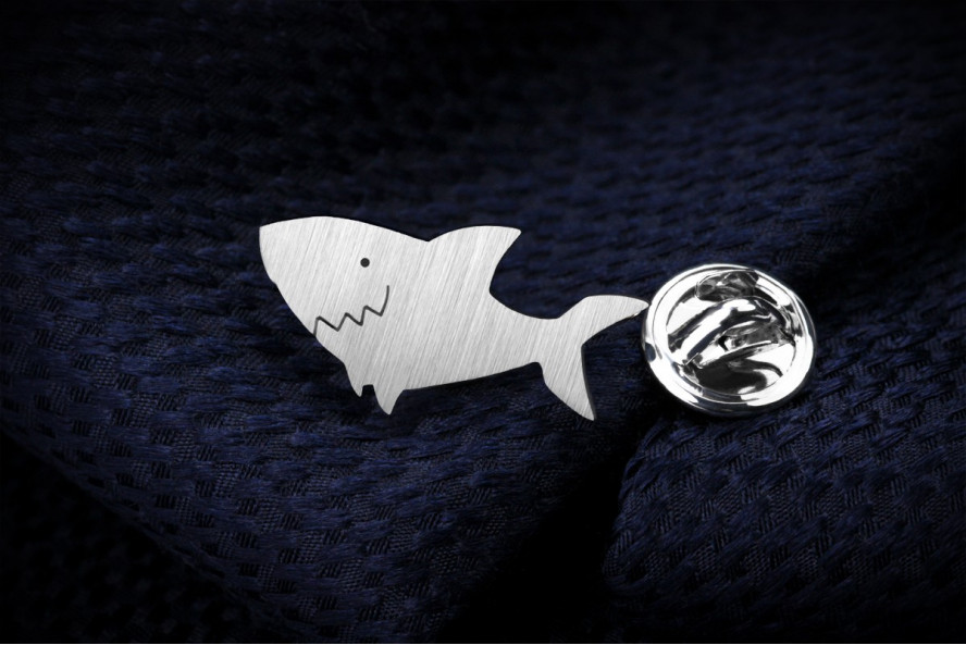 Pins do butonierki Rekin