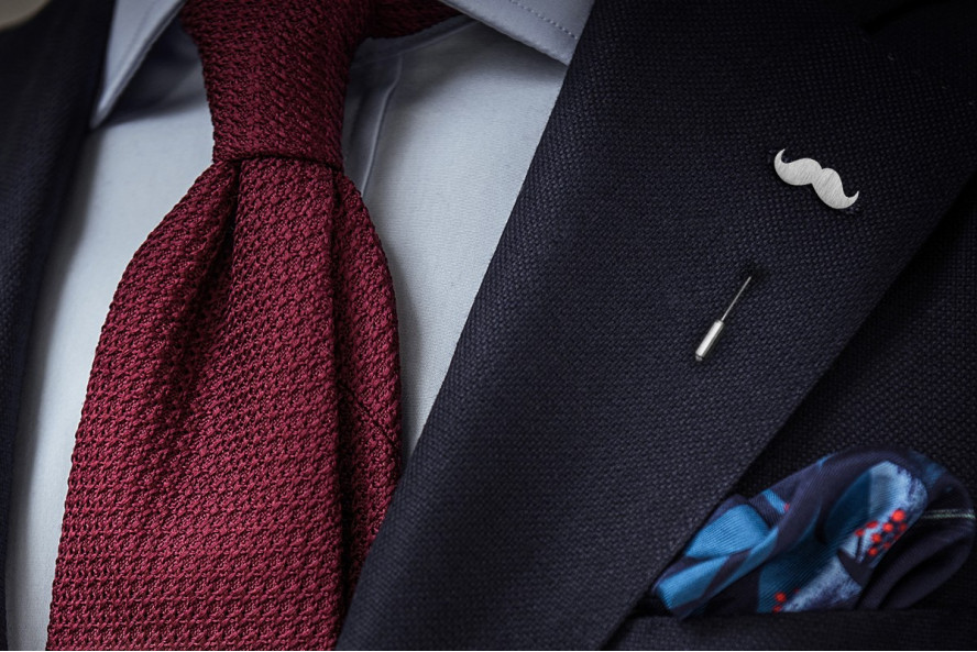 Pins do butonierki Wąs