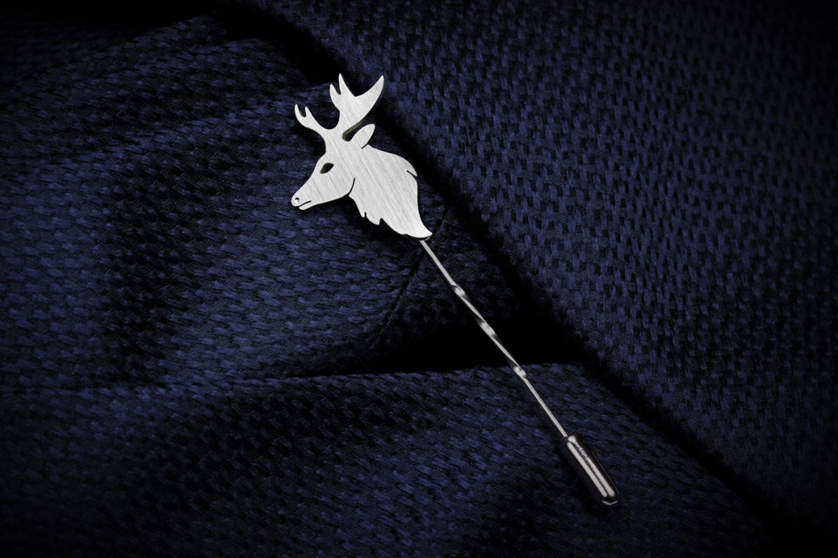 Deer lapel pin